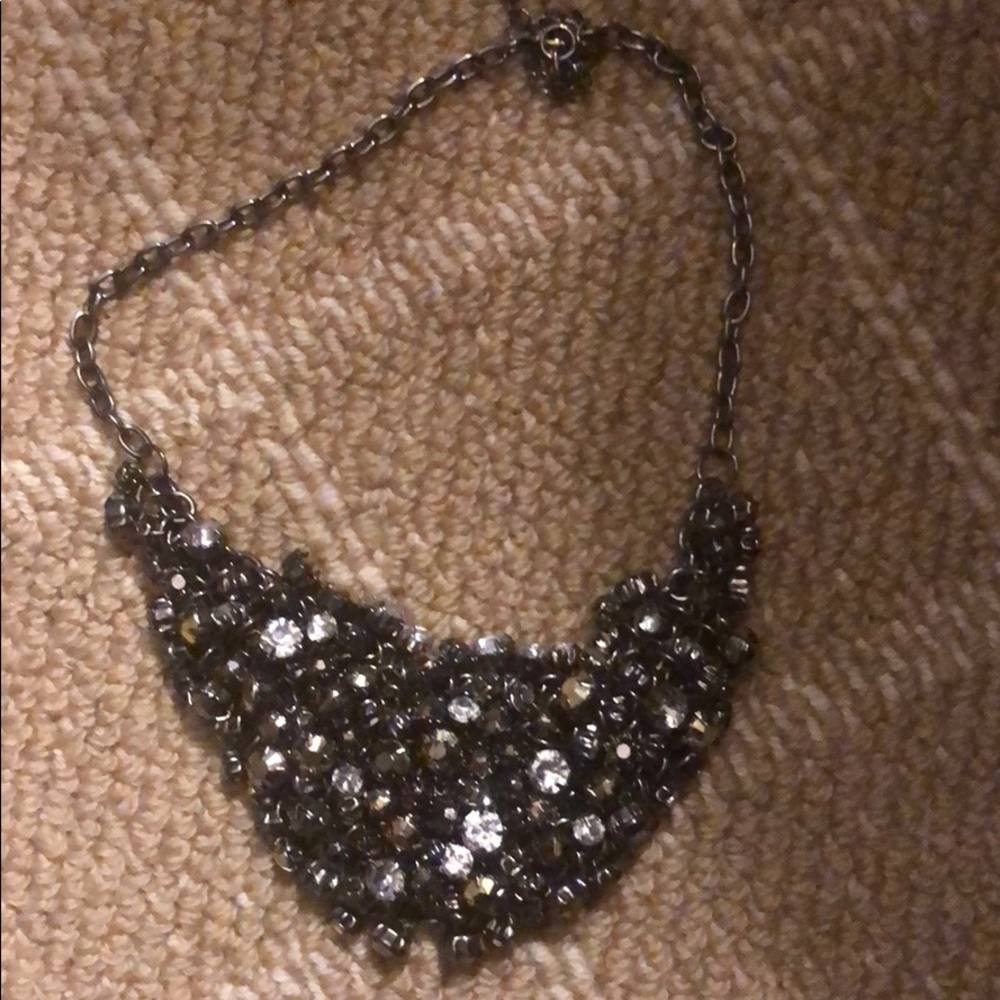 NWOT Aqua Brand Bib Style Fashion Necklace